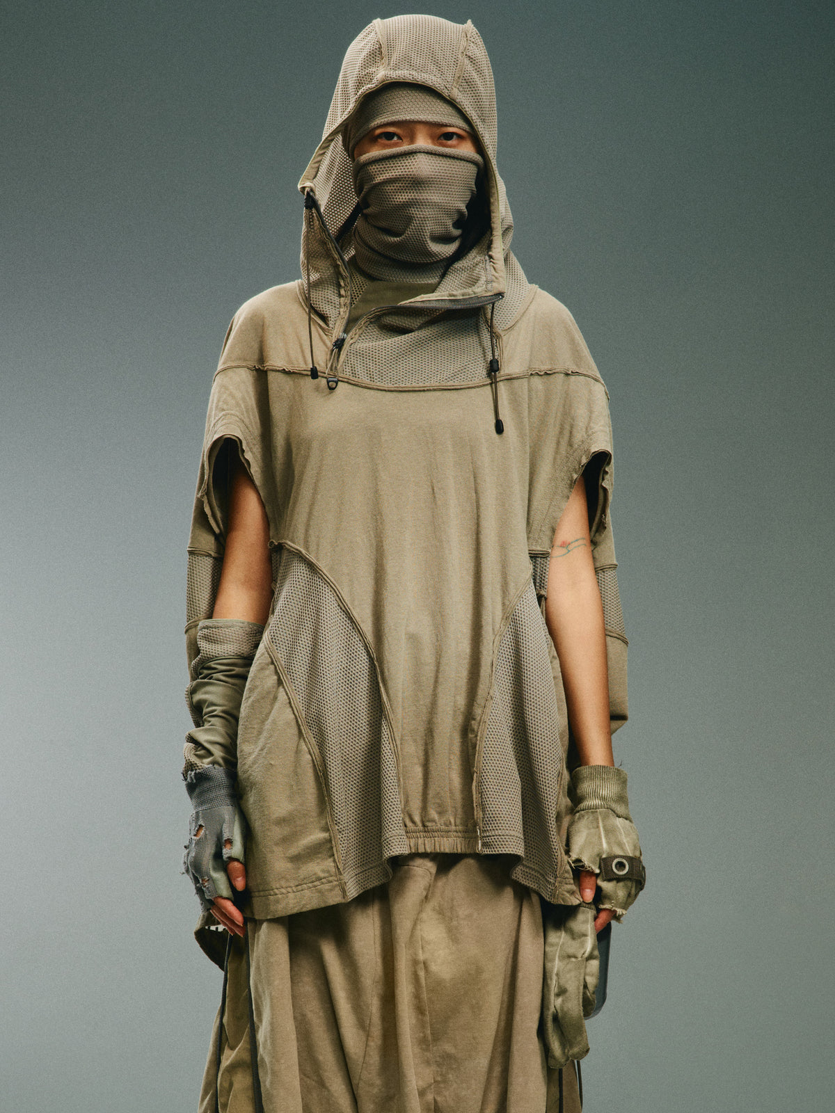 TM / Nameless Hooded Tank Top