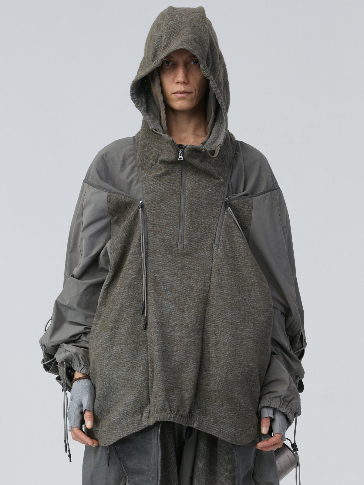 EDGE VAGRANT / EXPANDABLE HOODIE